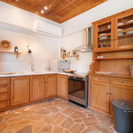 4-bdrms Bright * Katouna