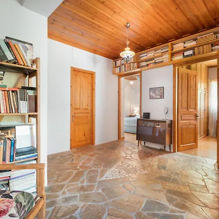 4-bdrms Bright Katouna