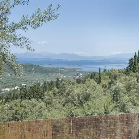 アパート 4-bdrms Bright Katouna