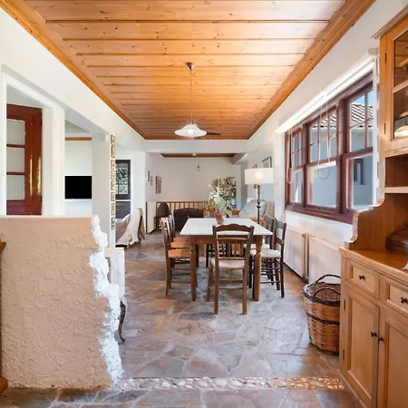 4-bdrms Bright Διαμέρισμα Κατούνα