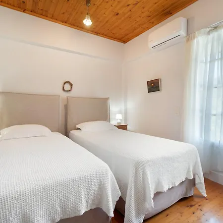 4-bdrms Bright Appartamento