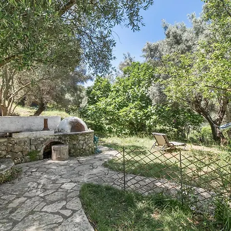4-bdrms Bright Appartamento Katouna