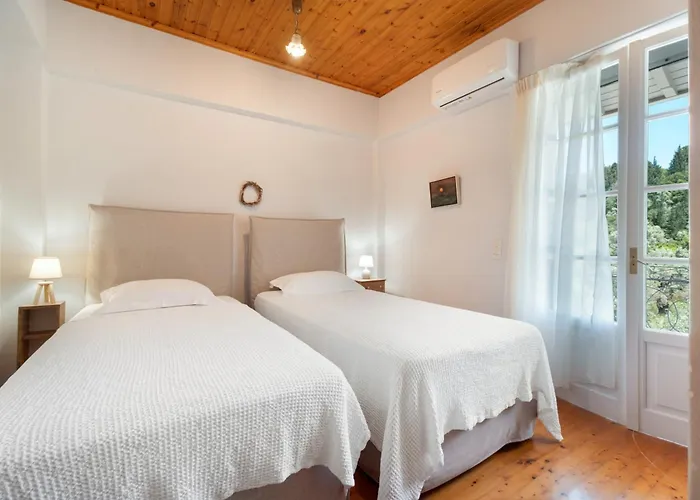 4-bdrms Bright Διαμέρισμα Κατούνα