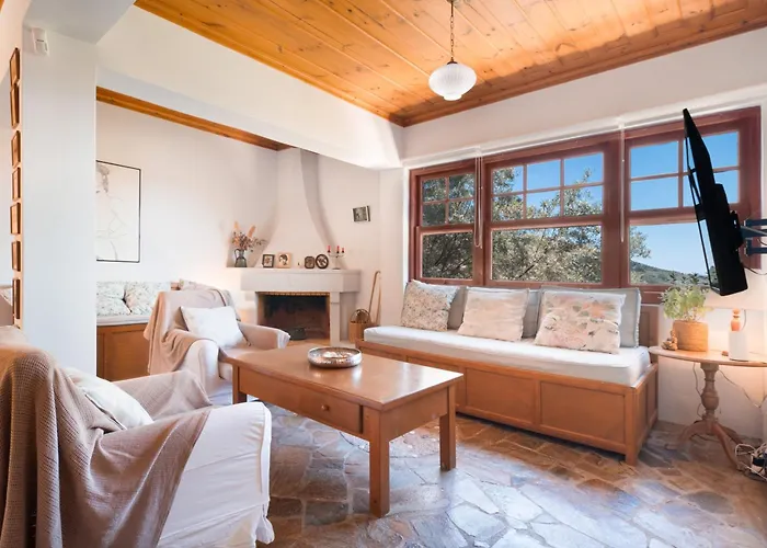 4-bdrms Bright Διαμέρισμα *