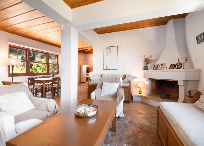 4-bdrms Bright Διαμέρισμα